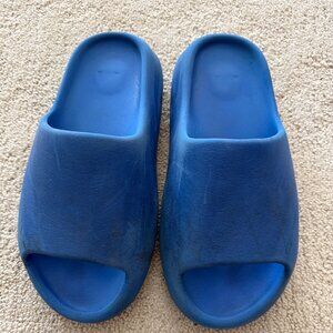 ⭐Well Loved⭐ Adidas Yeezy Slides Size 8 EVA Foam Slip On Sandals Water Resistant